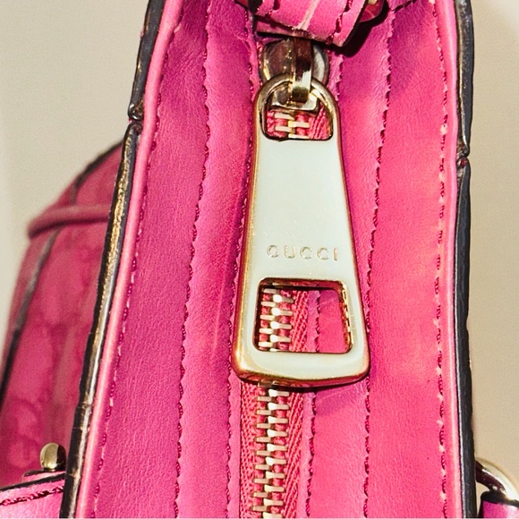 Gucci: Embossed Bree Guccissima GG Monogram Crossbody Bag - Picture 15 of 16